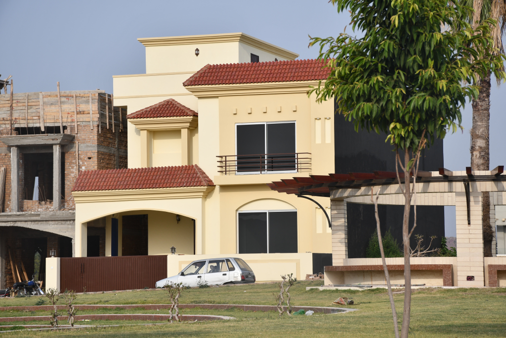 Buying a Plot in Bahia Enclave Islamabad Prices